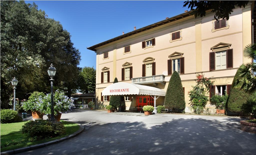 Villa delle Rose Pescia, PT, Italia P: +39.0572.4670 F: +39.0572.444003